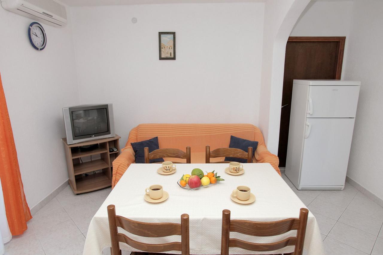 Apartments Iva Трогір Екстер'єр фото