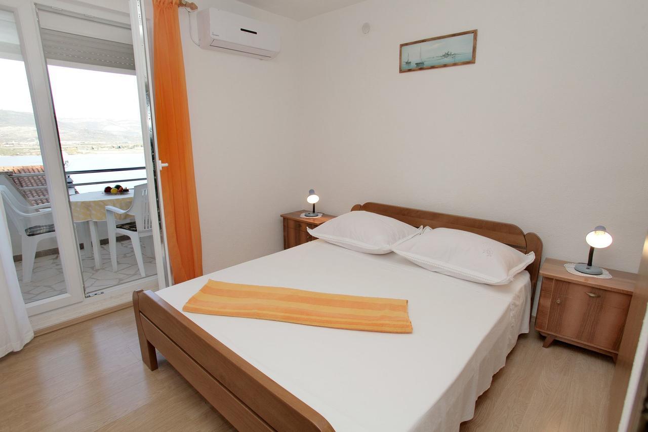 Apartments Iva Трогір Екстер'єр фото
