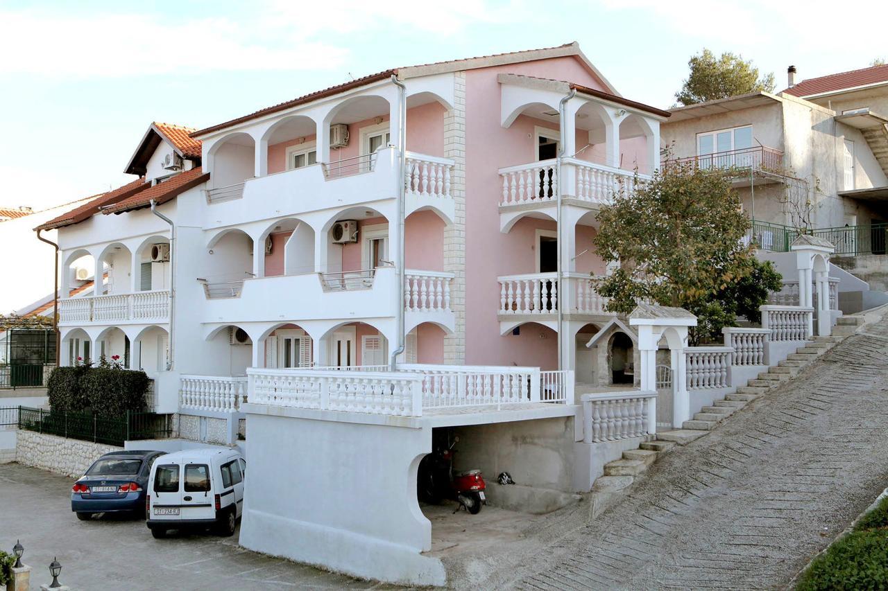 Apartments Iva Трогір Екстер'єр фото