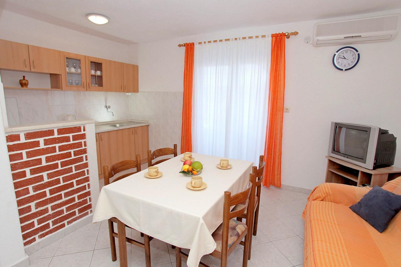 Apartments Iva Трогір Екстер'єр фото